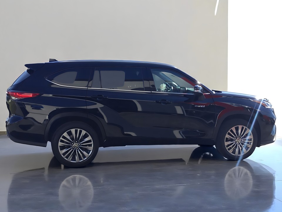 Toyota Highlander Hybrid Executive (2)