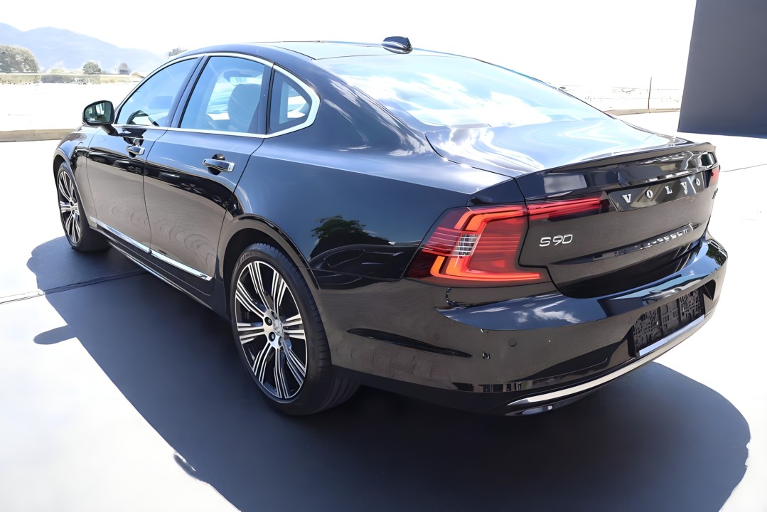 Volvo S90 T8 Recharge AWD (5)