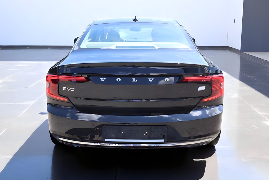 Volvo S90 T8 Recharge AWD (4)