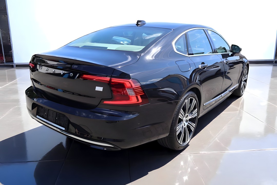 Volvo S90 T8 Recharge AWD (3)