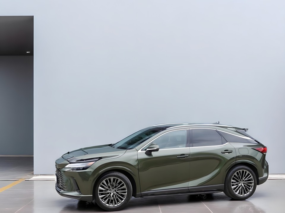 Lexus Seria RX 450h+ (4)