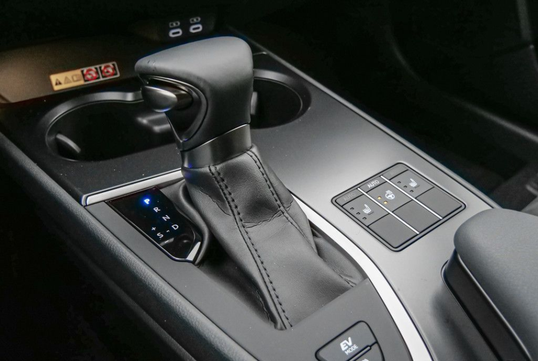 Lexus UX 250h Style Edition - foto 17