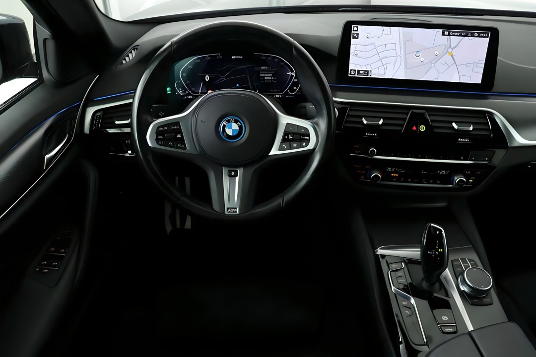BMW Seria 5 545e xDrive M-Sport (5)