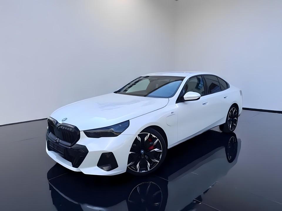 BMW Seria 5 550e xDrive (4)