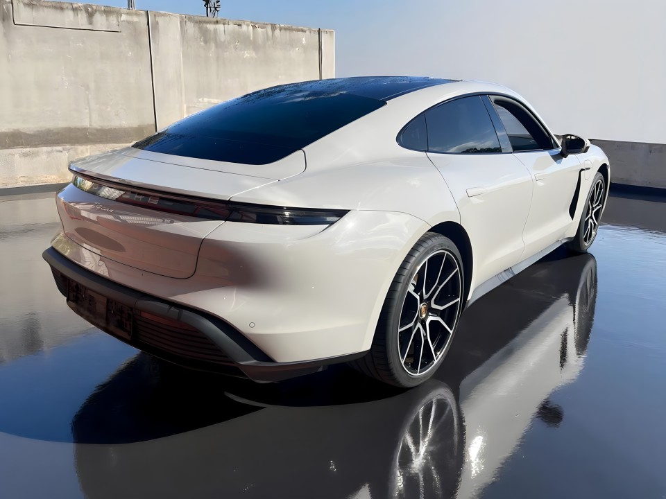 Porsche Taycan Coupe (5)