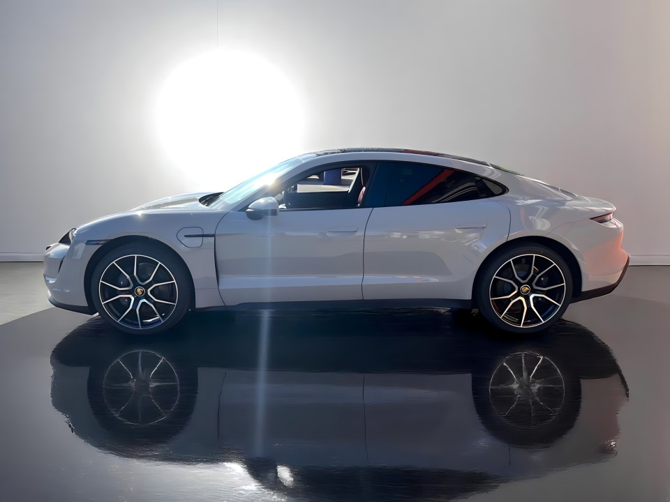 Porsche Taycan Coupe (2)