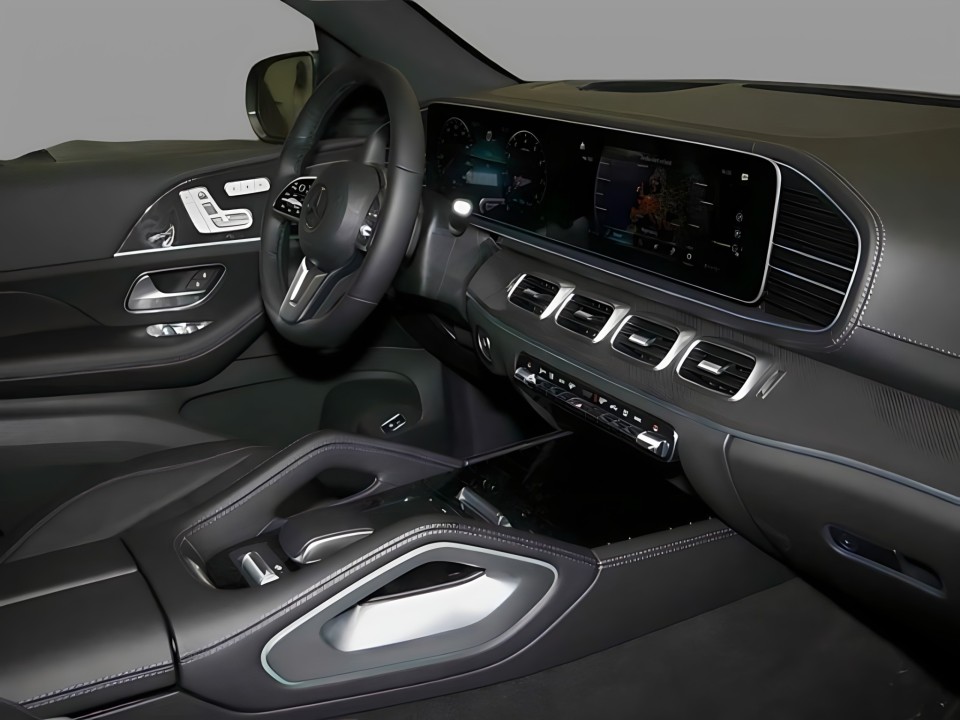 Mercedes-Benz GLS 580 4MATIC (4)