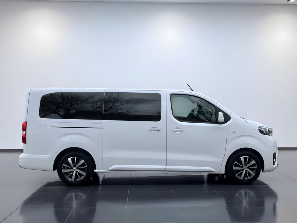 Toyota Proace Verso 2.0 D-4D L2 6 (2)