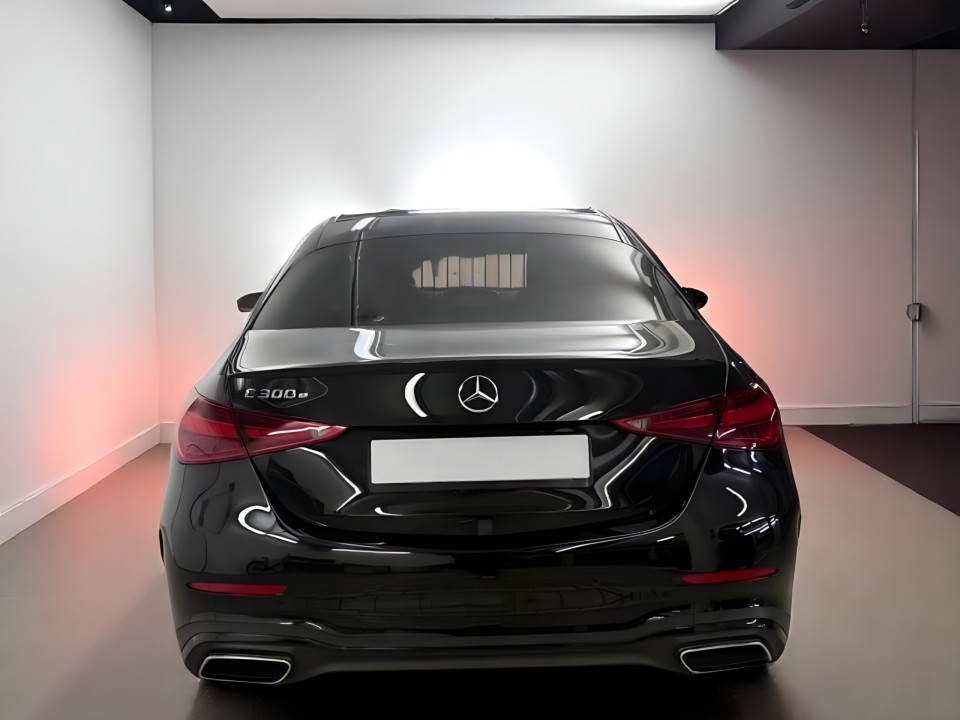 Mercedes-Benz C 300e AMG Line (3)