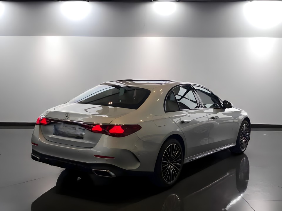 Mercedes-Benz E 300e AMG (2)