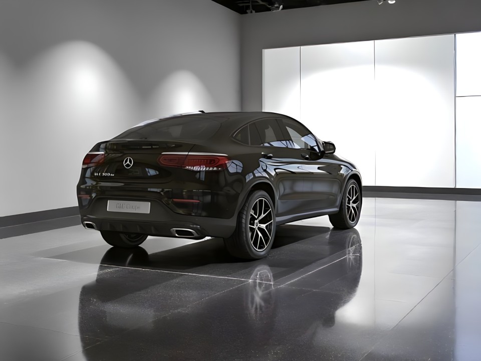 Mercedes-Benz GLC 300de 4MATIC Coupé AMG (4)