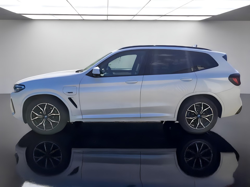 BMW X3 xDrive 30e (2)