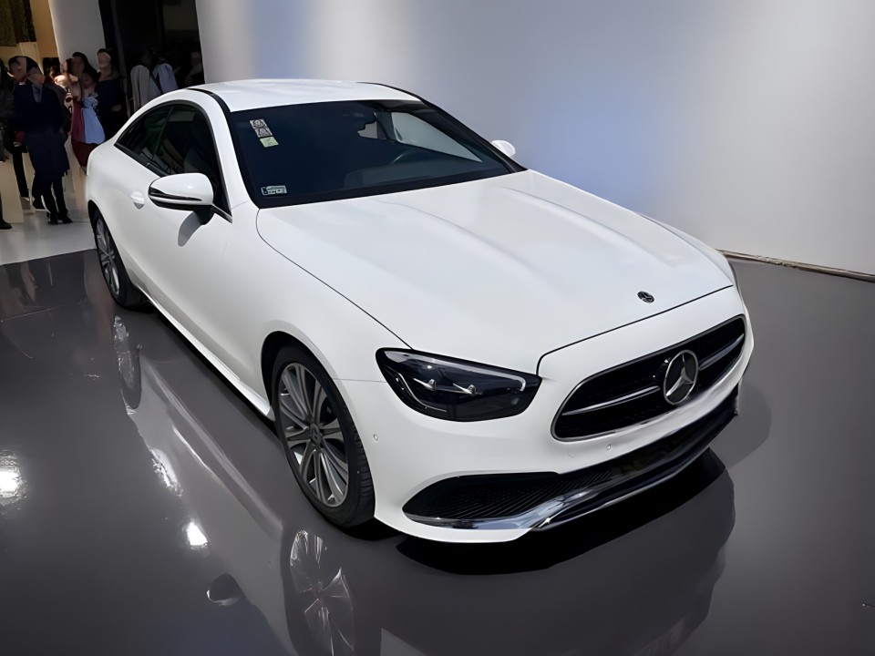 Mercedes-Benz E 200 (3)