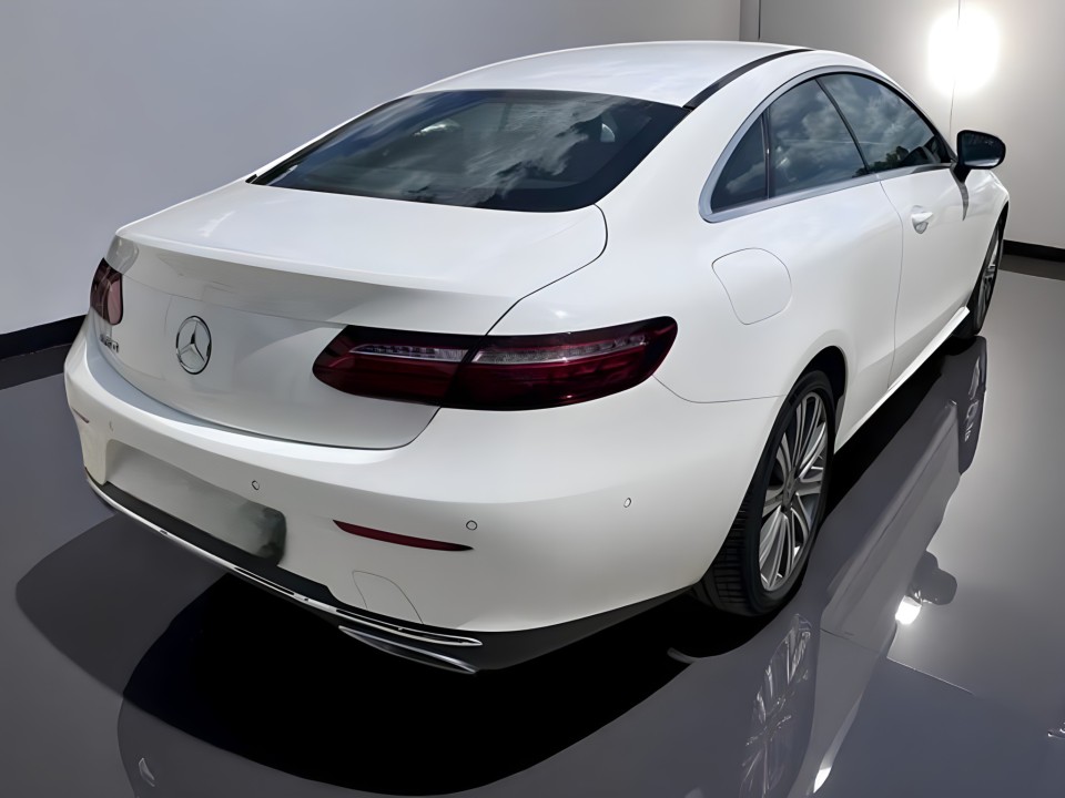 Mercedes-Benz E 200 (4)