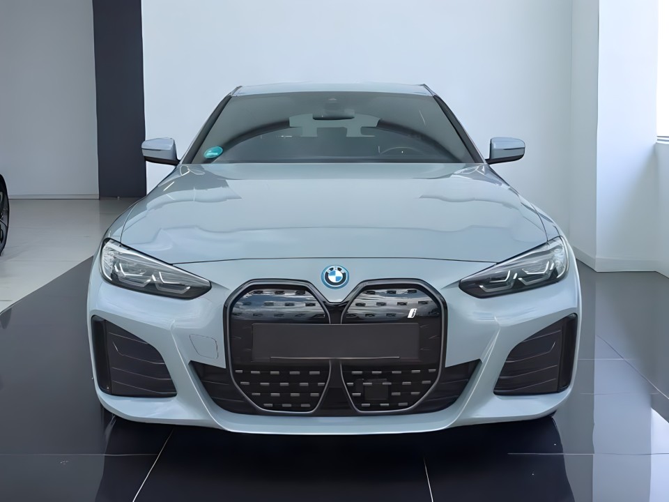 BMW i4 eDrive40 Gran Coupé M-Sport (2)