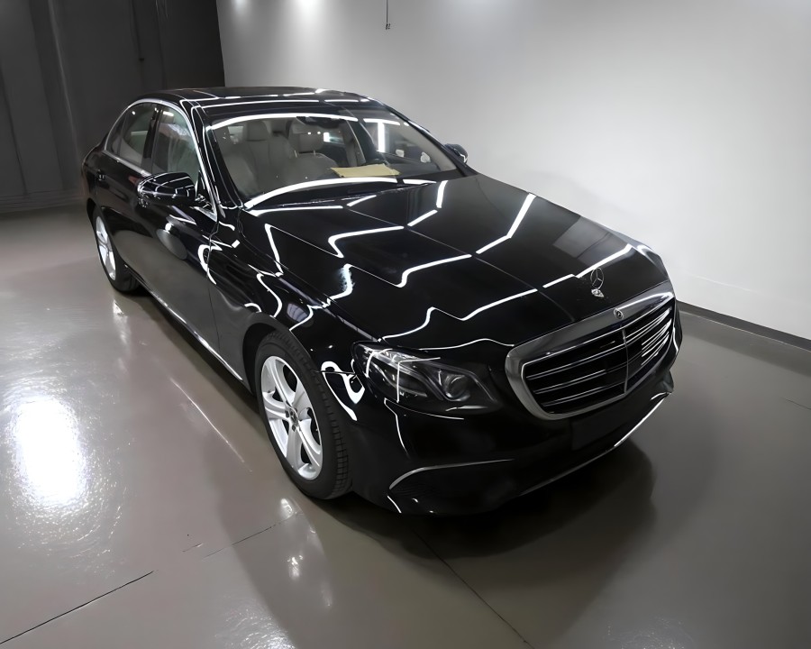 Mercedes-Benz E 220d 4MATIC (1)