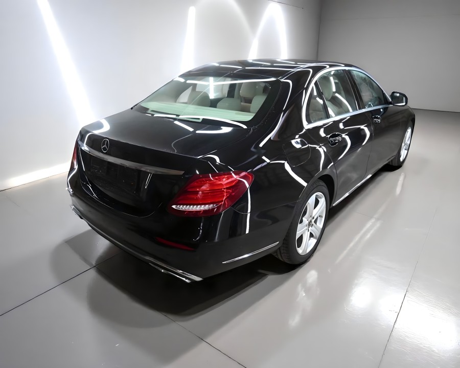 Mercedes-Benz E 220d 4MATIC (2)