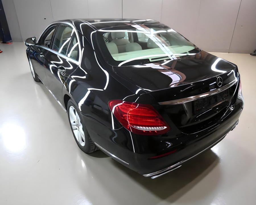 Mercedes-Benz E 220d 4MATIC (3)