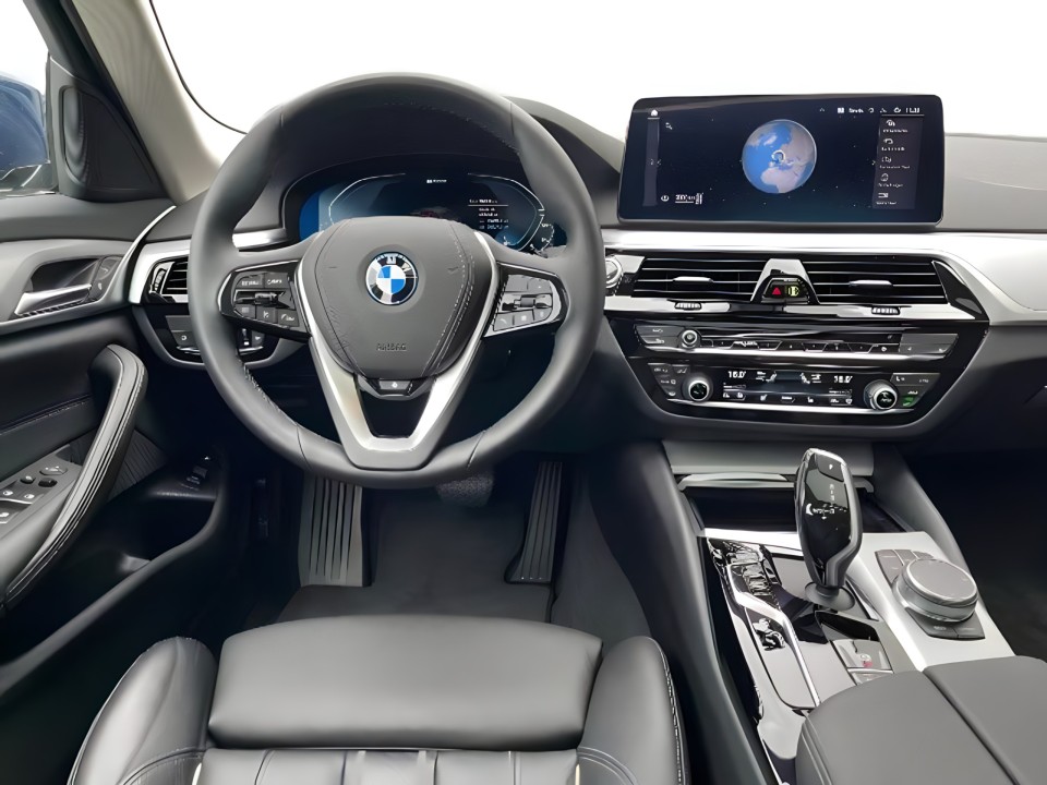 BMW Seria 5 530e xDrive M-Sport (5)