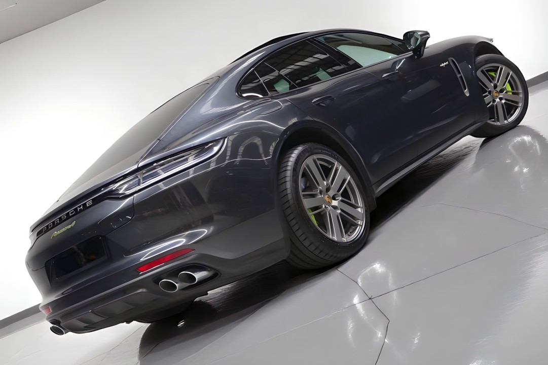 Porsche Panamera 4 E-Hybride Platinum Edition (2)