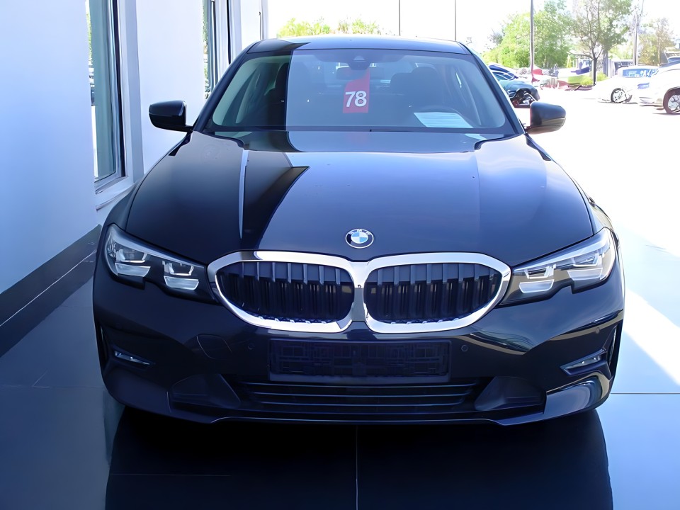 BMW Seria 3 318 d (2)