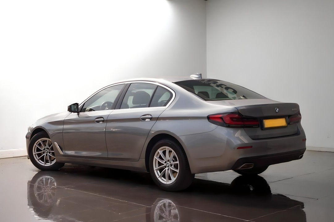 BMW Seria 5 520i (3)