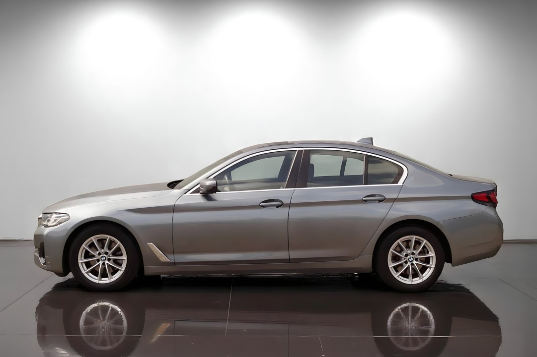 BMW Seria 5 520i (4)