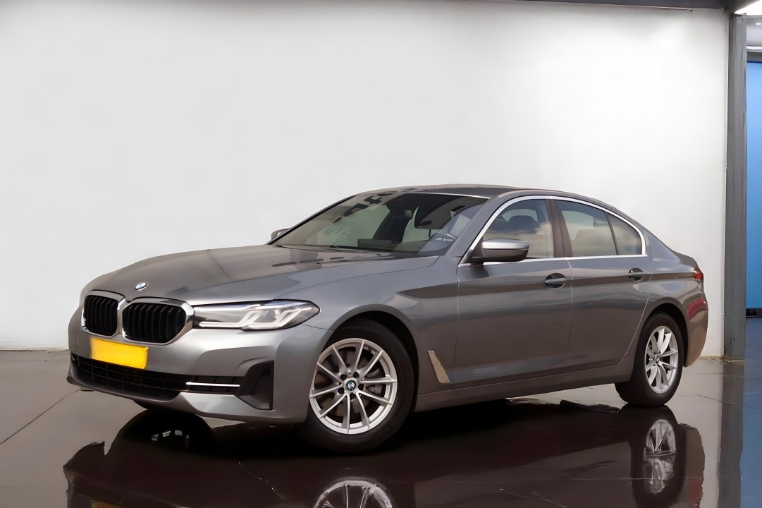 BMW Seria 5 520i (5)