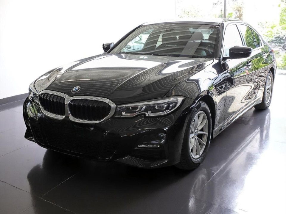 BMW Seria 3 318 M Sport Mild Hybrid (4)