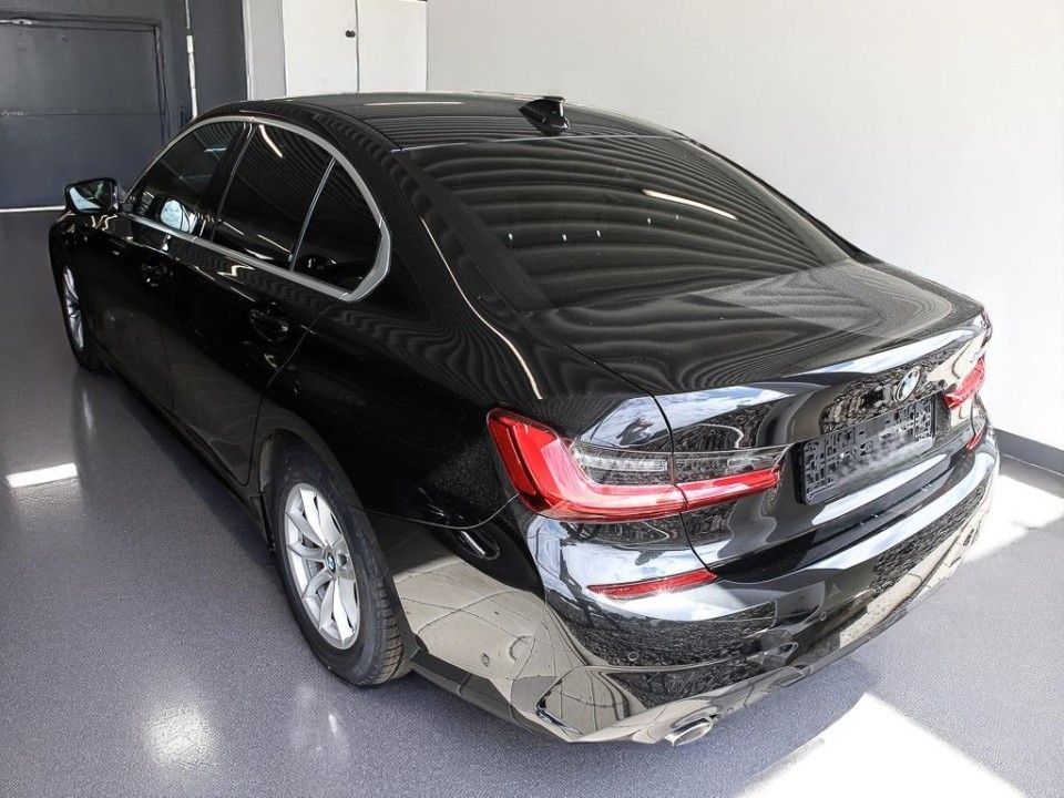 BMW Seria 3 318 M Sport Mild Hybrid (3)