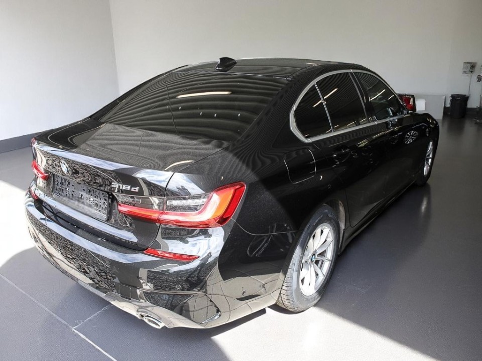 BMW Seria 3 318 M Sport Mild Hybrid (2)