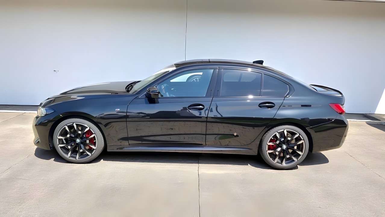 BMW Seria 3 330i xDrive (2)