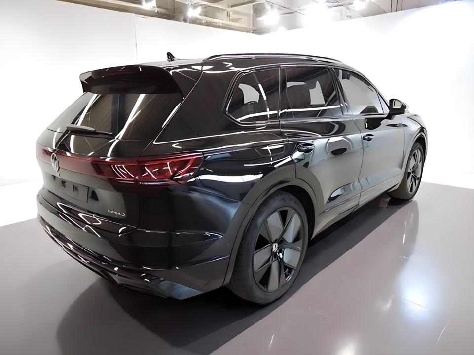 Volkswagen Touareg R 3.0 TSI (2)