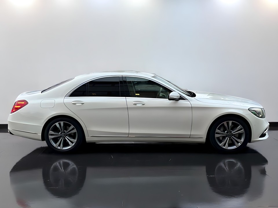 Mercedes-Benz S 400d Limuzina (2)