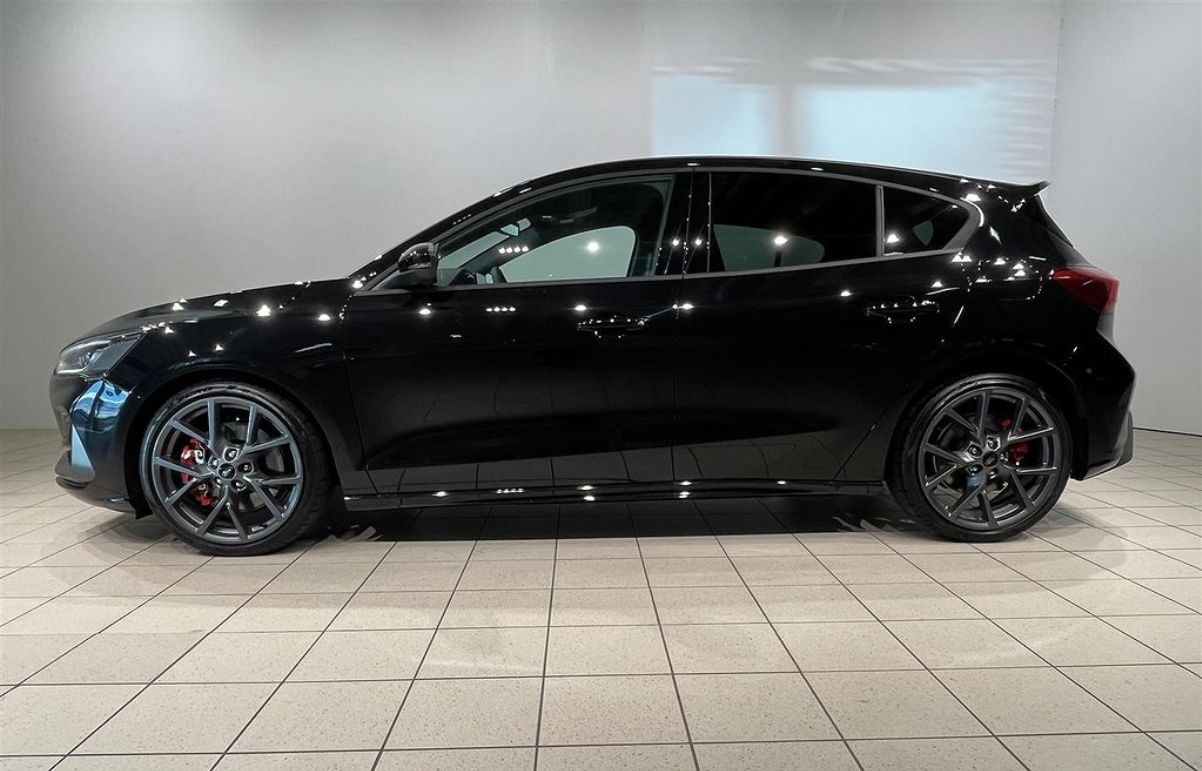 Ford Focus ST X 2.3T 280hp Edition (2)