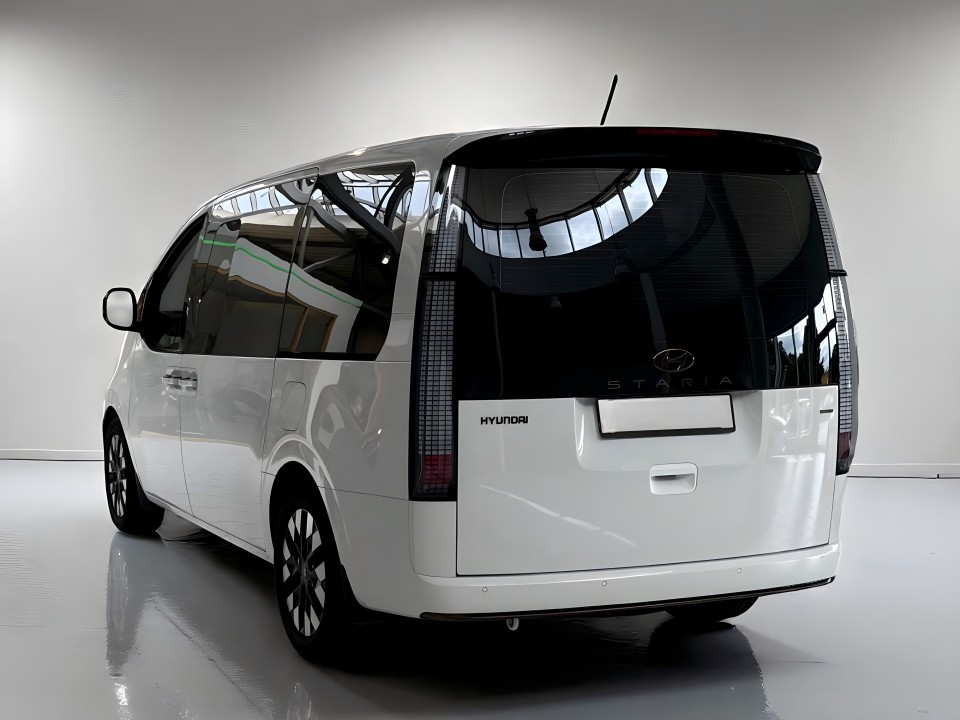 Hyundai Staria 2.2 CRDI Signature (3)