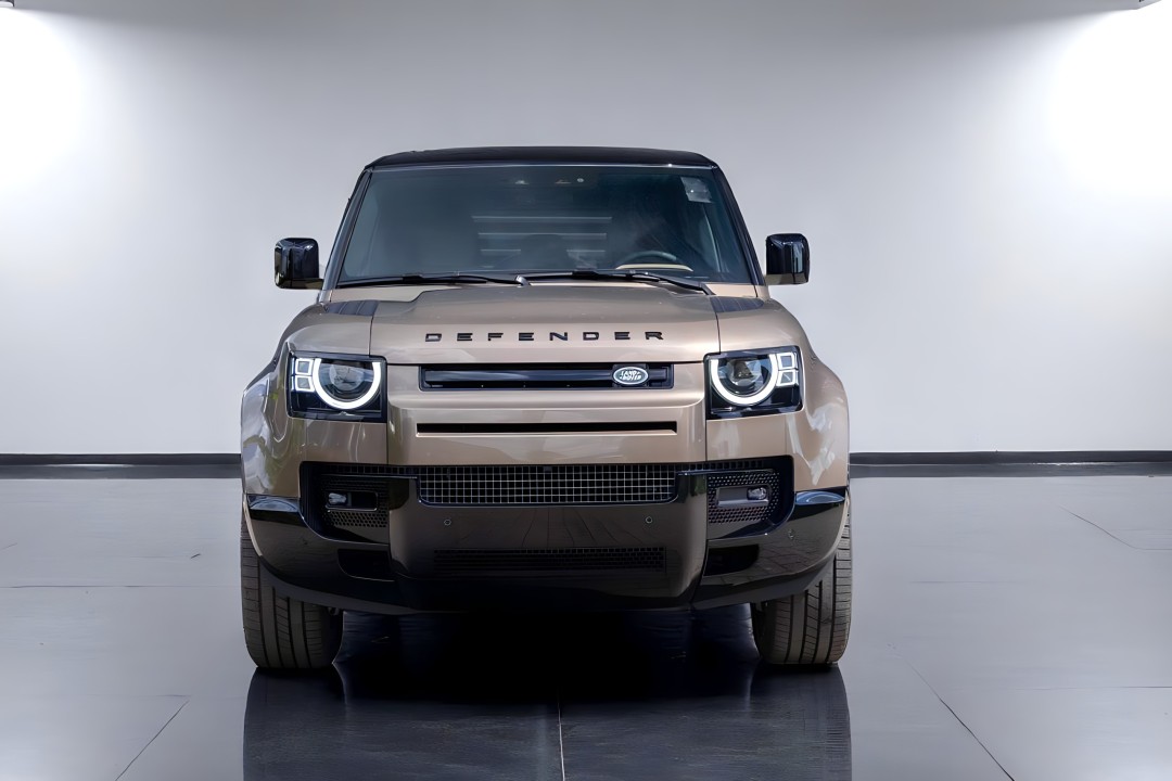 Land Rover Defender 2.0 P300e (2)