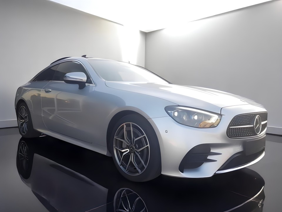 Mercedes-Benz E 220d Coupé AMG (2)