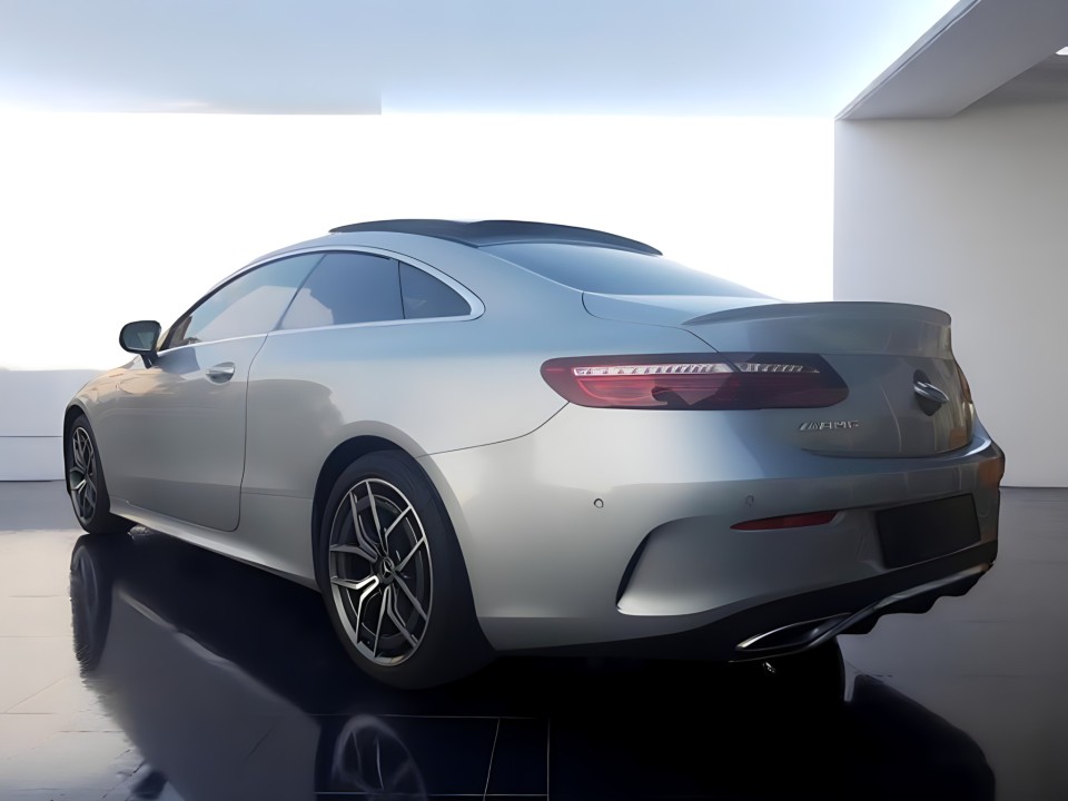 Mercedes-Benz E 220d Coupé AMG (4)