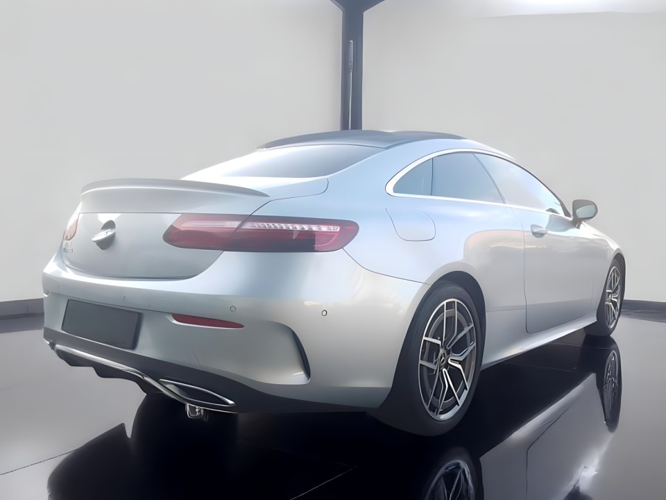 Mercedes-Benz E 220d Coupé AMG (3)