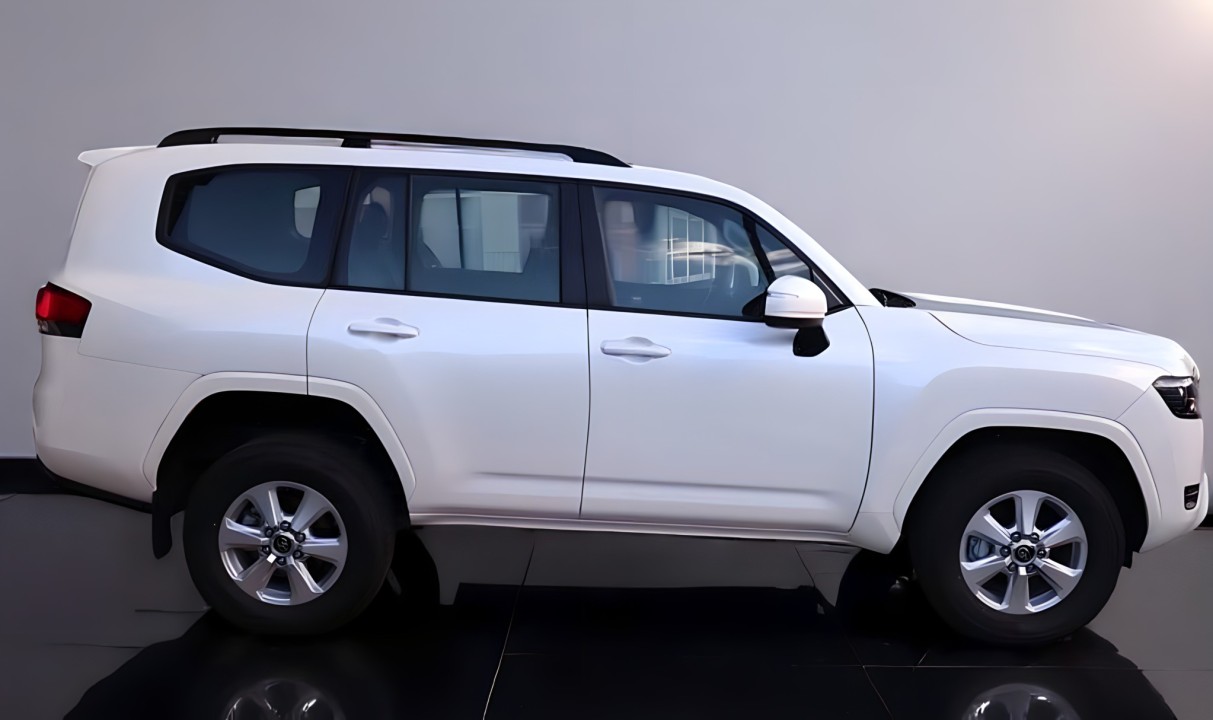 Toyota Land Cruiser 300 GXR (3)