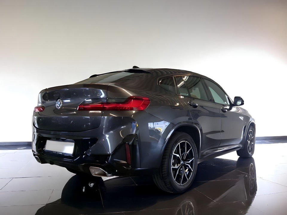 BMW X4 xDRIVE20d M-Sport (2)