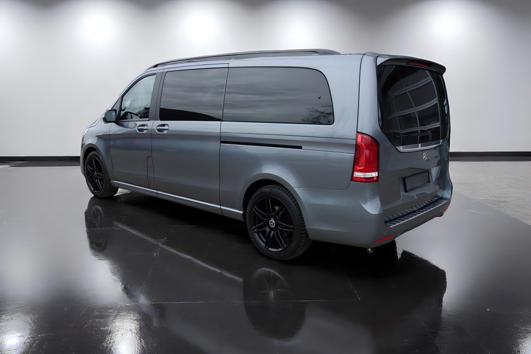 Mercedes-Benz V 300d 4MATIC AMG (4)