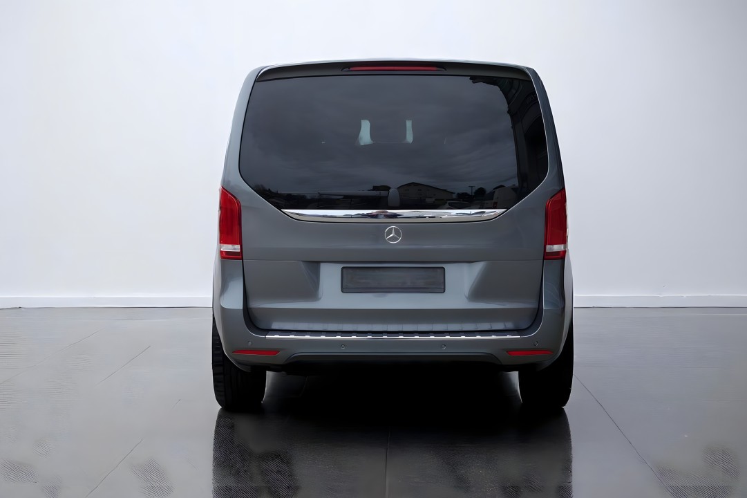 Mercedes-Benz V 300d 4MATIC AMG (3)