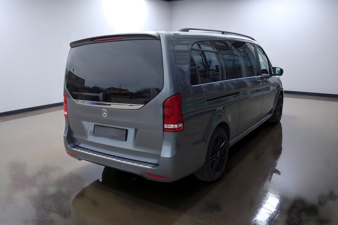 Mercedes-Benz V 300d 4MATIC AMG (2)