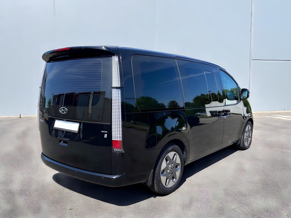 Hyundai Staria (2)