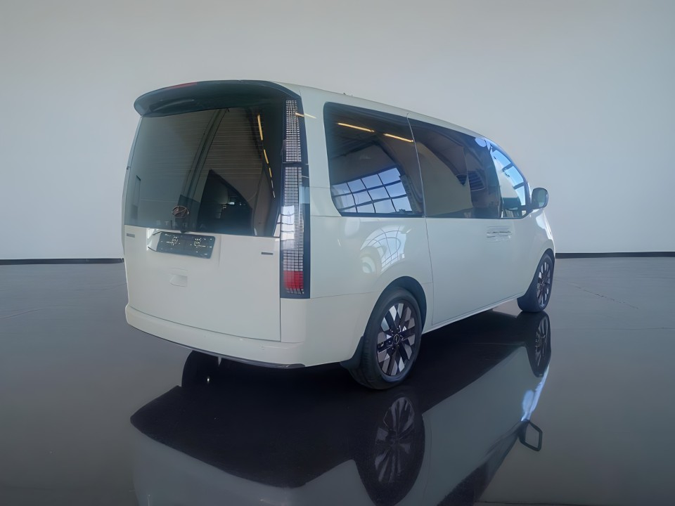 HYUNDAI Staria 2.2 CRDi SIGNATURE (2)