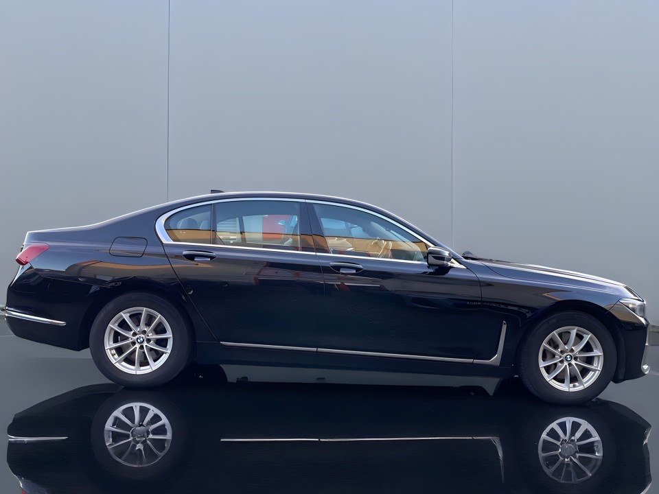 BMW Seria 7 730d (2)
