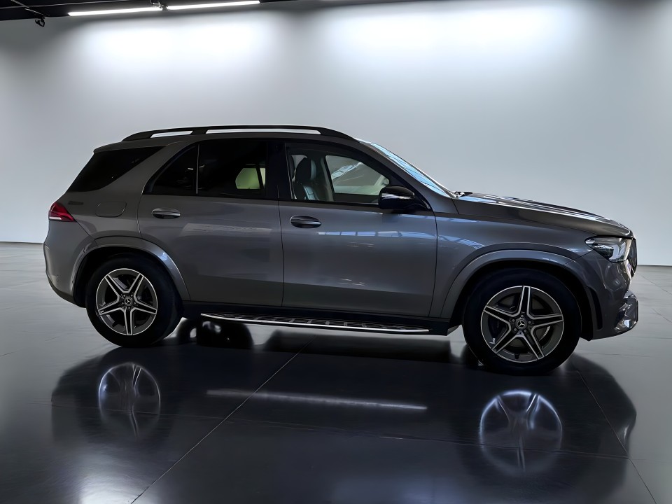 Mercedes-Benz GLE 300d 4MATIC (2)