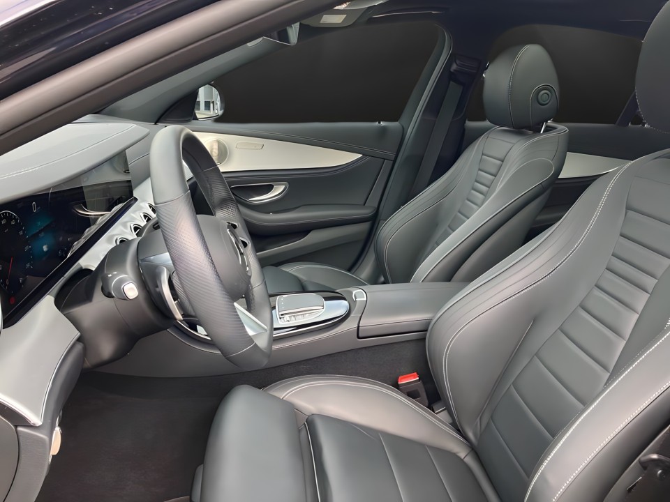 Mercedes-Benz E 300e 4MATIC AMG Line (5)
